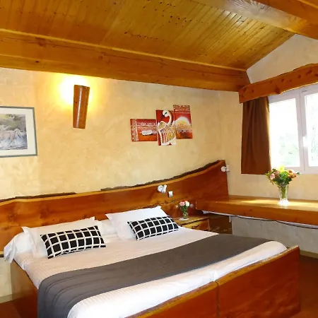 Au Bois Fleuri Location Et Dom wakacyjny Roquebrune-sur Argens